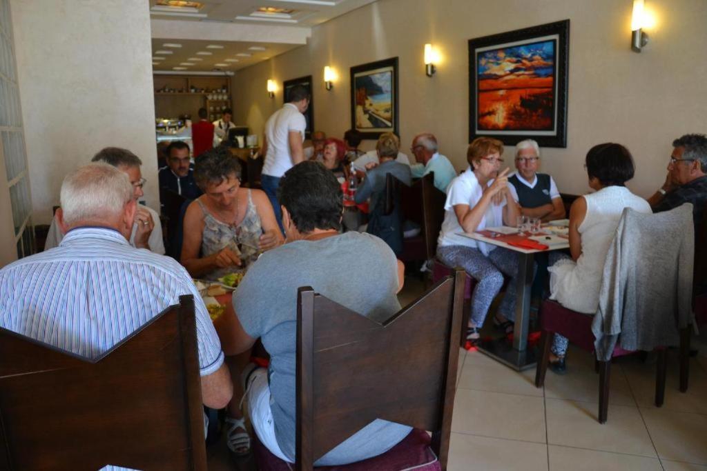 Hotel Al Amal Тизнит Екстериор снимка