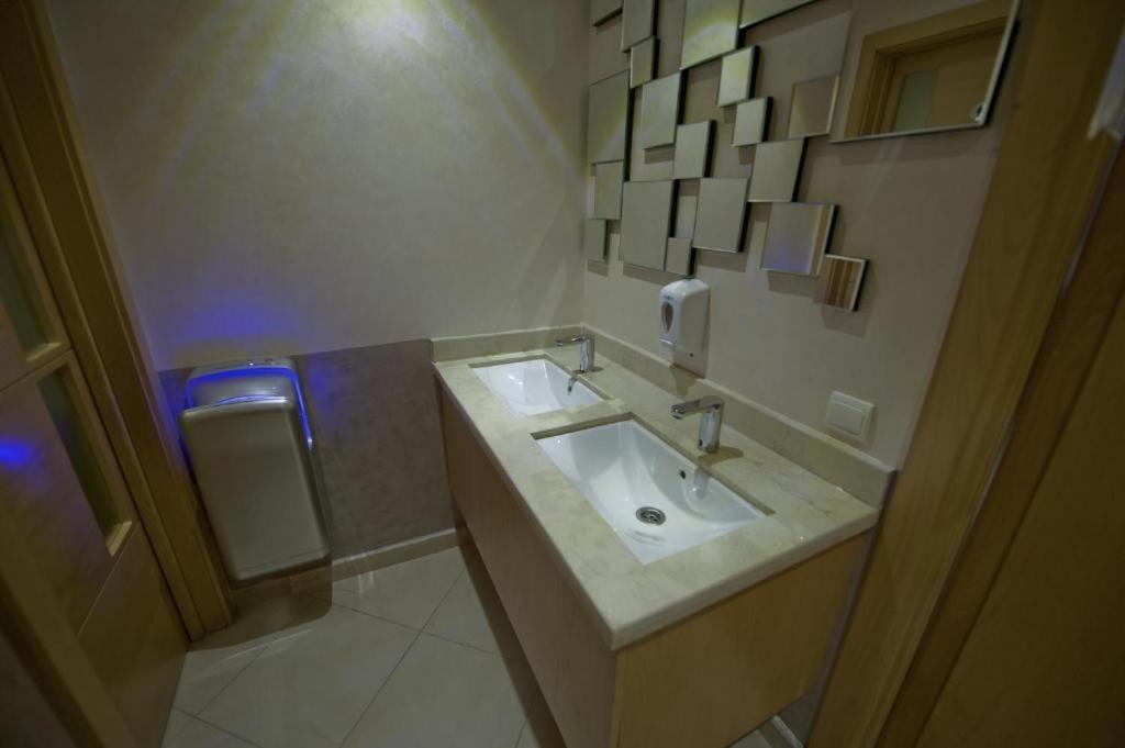 Hotel Al Amal Тизнит Екстериор снимка