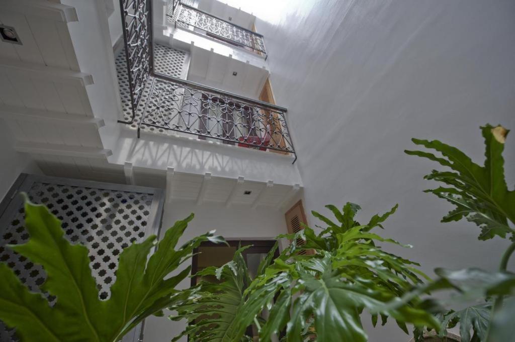 Hotel Al Amal Тизнит Екстериор снимка