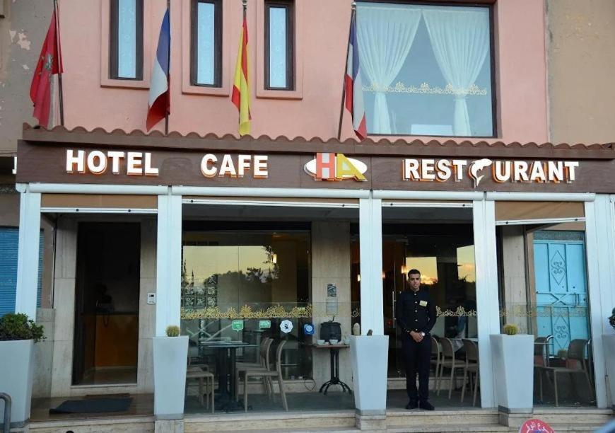 Hotel Al Amal Тизнит Екстериор снимка
